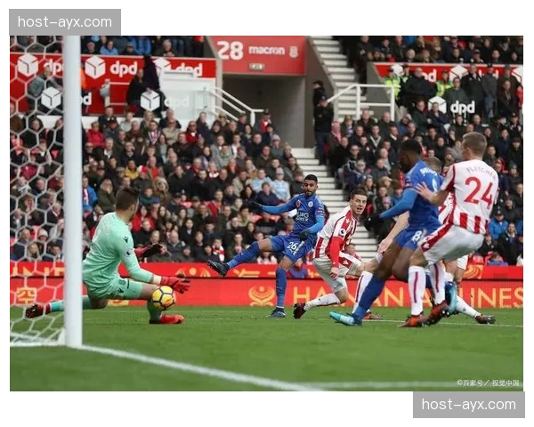 终场哨响，拜仁球员与球迷共庆第34座德甲沙拉盘